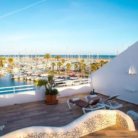 Modern And Luxury 2 Bedroom On Island In The Marina Harbour アパート ベナルマデナ