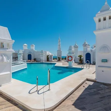 Modern And Luxury 2 Bedroom On Island In The Marina Harbour ベナルマデナ
